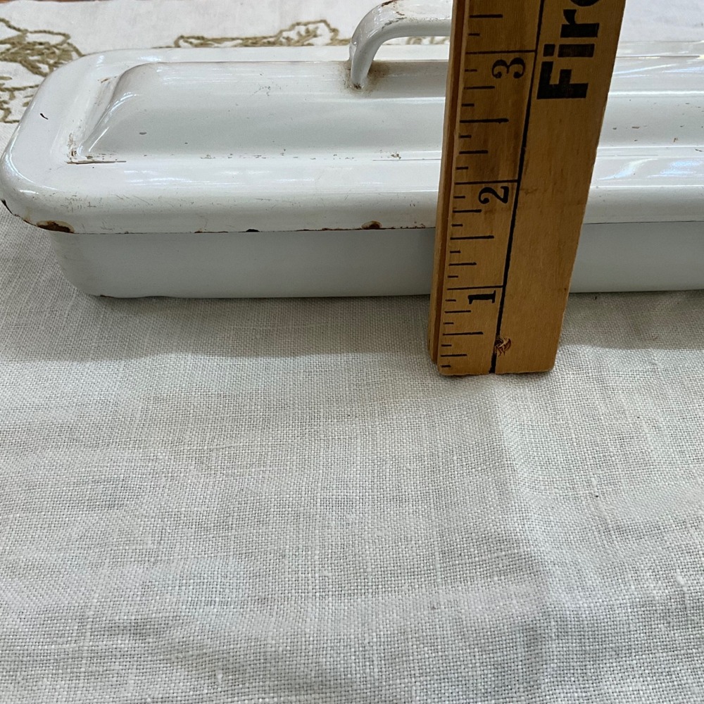 Vintage White Enamelware Lidded Medical Instrument Rustic Storage Container - Picture 8 of 8